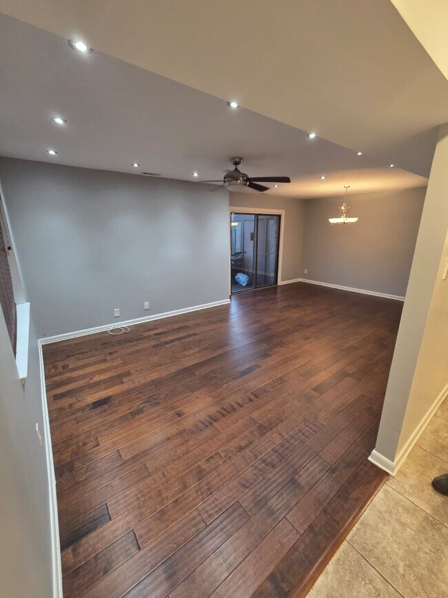 Photo - 8351 Canning Ter