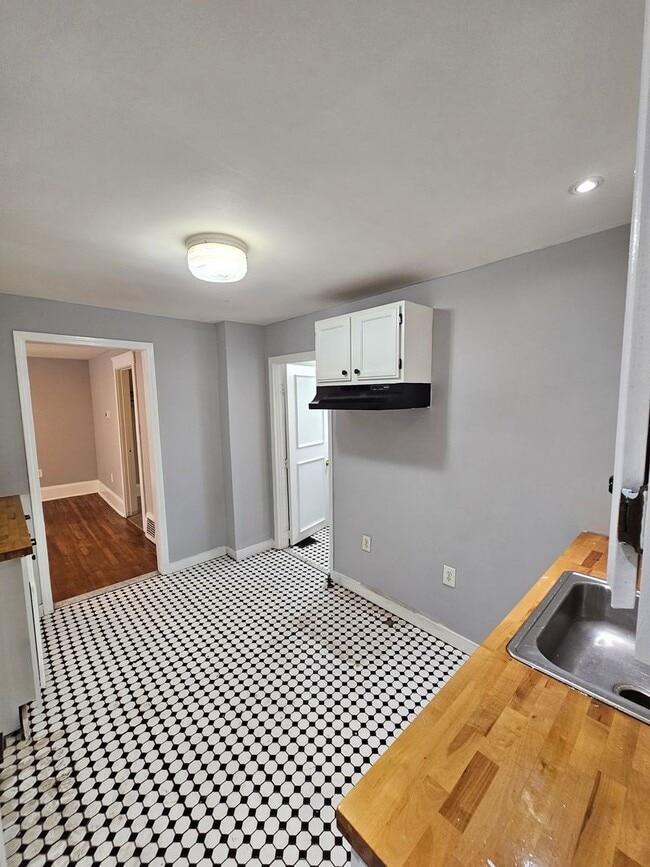 Photo - Spacious 2 Bedroom in Tremont!!! Unit Down