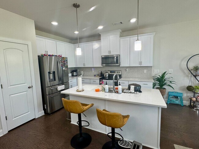 Photo - 269 Netherlands Blvd