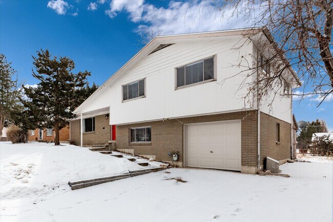 Photo - 982 E Briarwood Cir S