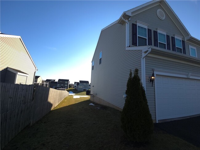 Photo - 251 Elmcrest Rise