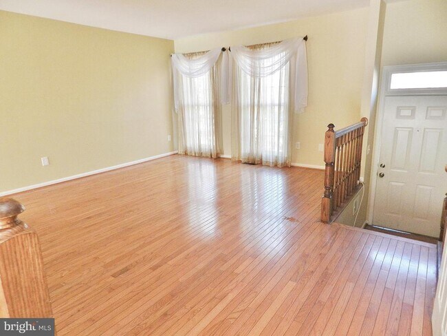 Building Photo - 4235 Fox Lake Dr