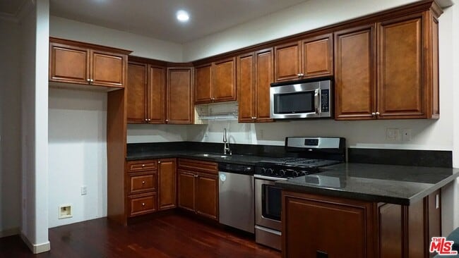 Photo - 1037 S Fedora St Unidad 104