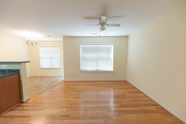 Photo - 117 Goldfinch Ave