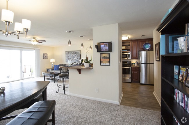 2BR,2BR,-1216SF CHESAPEAKE -