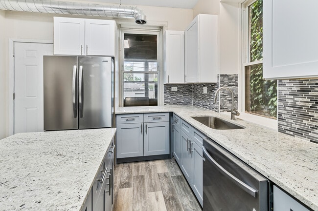 Photo - 1346 N Maplewood Ave