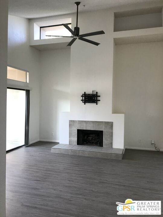 Photo - 882 Village Square N