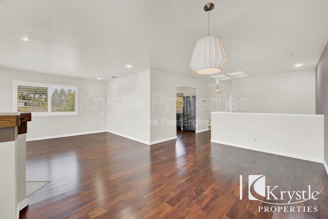 Photo - 101 Nashville Ln