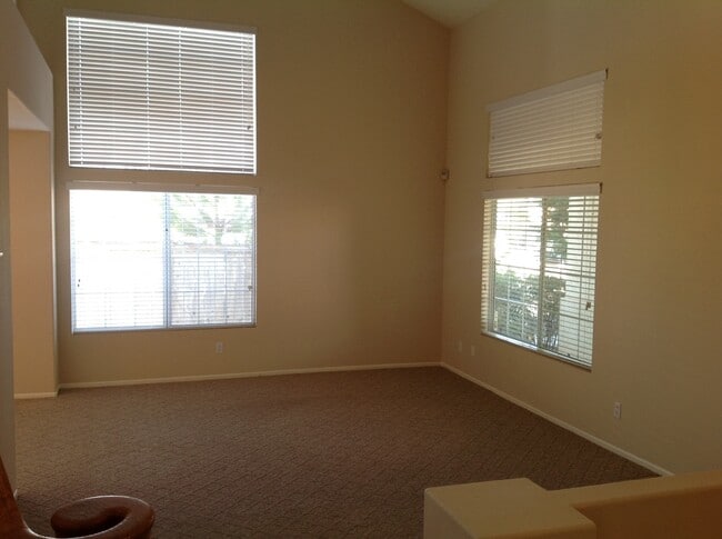 12414 Ravenna Ln