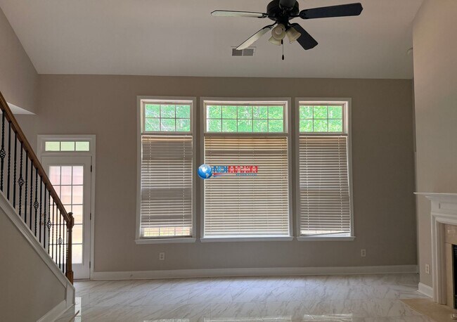 Photo - Spacious 4-bedroom house with fenced, FENCED backyard, Master on Main. Plus BONUS Room