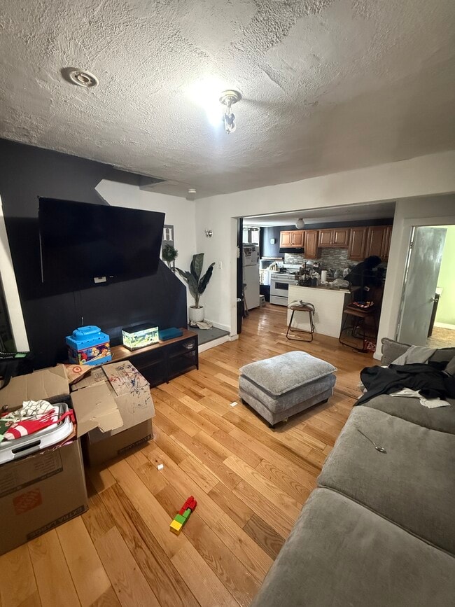 Building Photo - 509 Medford St Unit 2