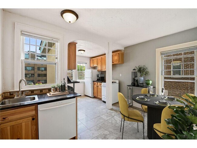 Photo - 1913 Emerson Ave S Unit 103