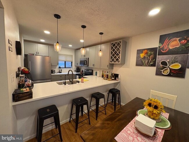 Building Photo - 46 Fishhook Ln