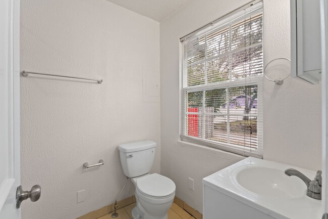 Photo - 910 Jones St Unit C