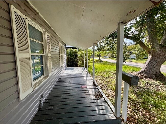 Photo - 612 Winding Way St