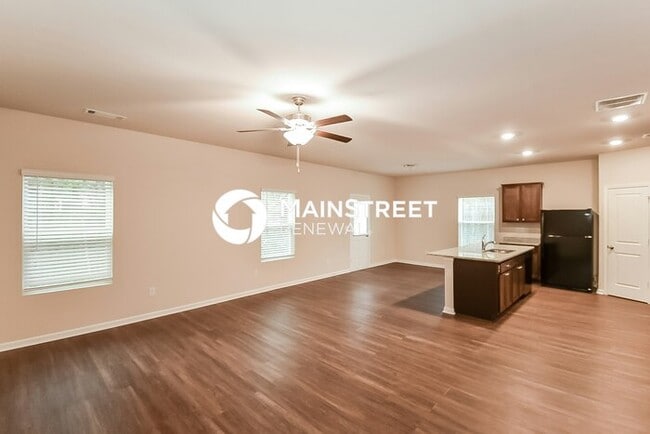 Photo - 3 Bedroom Pet-Friendly Home in Villa Rica, GA with Main Street Renewal