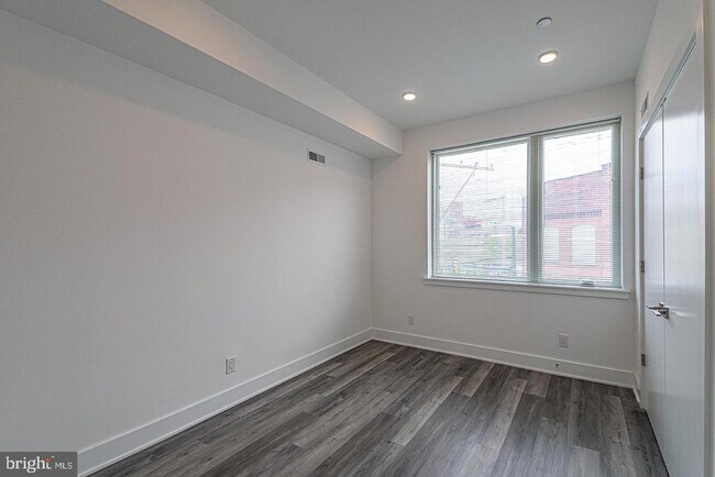 Building Photo - 1245 Ridge Ave Unit 401