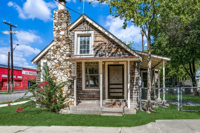 Building Photo - Cozy Rental with Loft near Woodlawn Lake!