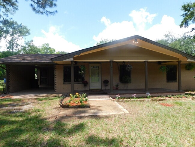 Building Photo - Country home