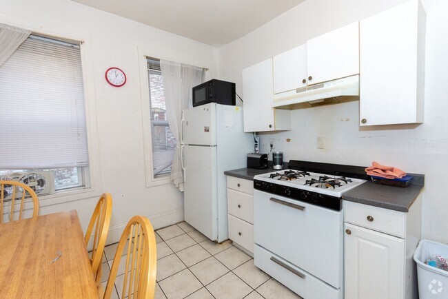 Building Photo - 3-Bed 1-Bath with Great Location! Rental