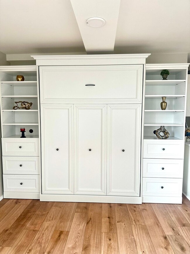 3420 N Lake Shore Dr Unit 8J