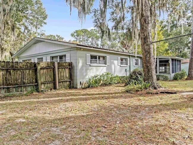 Photo - 703 NE 6th Pl