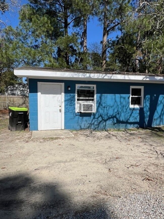 Building Photo - 1153 Tammy st. Unit B