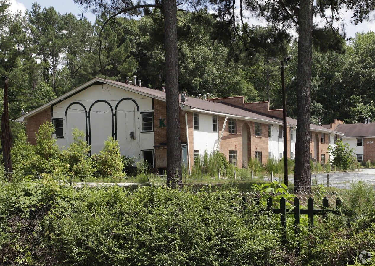 Photo - Chastain Pines Apartments