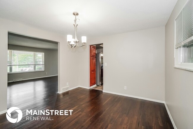 Photo - 2182 Balmoral Rd
