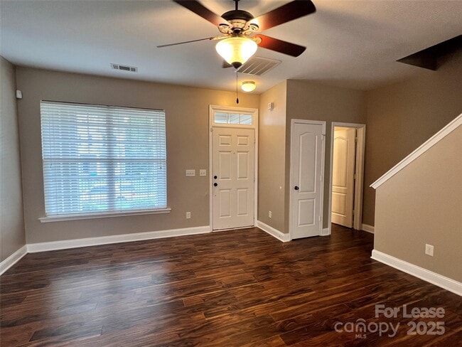Photo - 142 Silverspring Pl