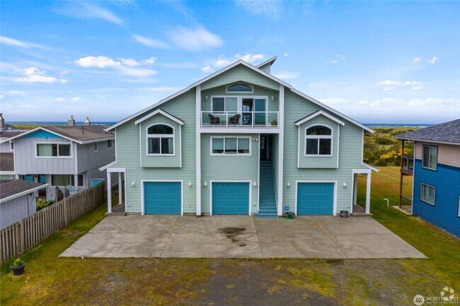 Building Photo - 1029 S Sand Dune Ave SW Unit C Rental