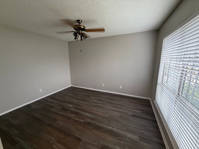 Photo - Lovely Single Story 3 Bedroom 2 Bath w/ easy access to Lackland AFB, Sea World, & Shopping