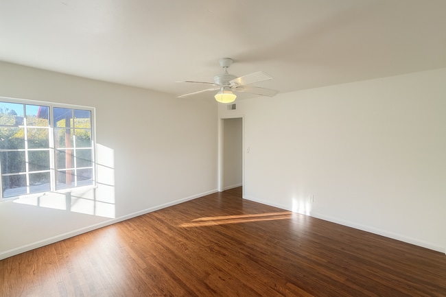 Photo - 5104-5106 East Falls View Dr. Unidad 5104 East Falls View