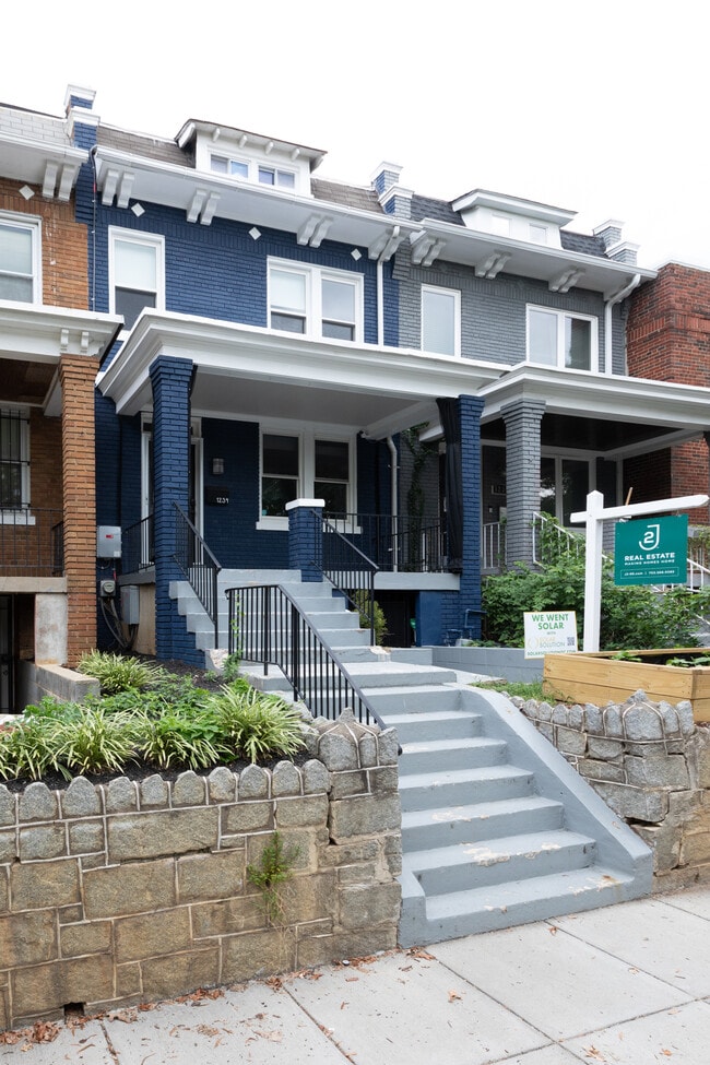 Photo - 1234 Owen Pl NE