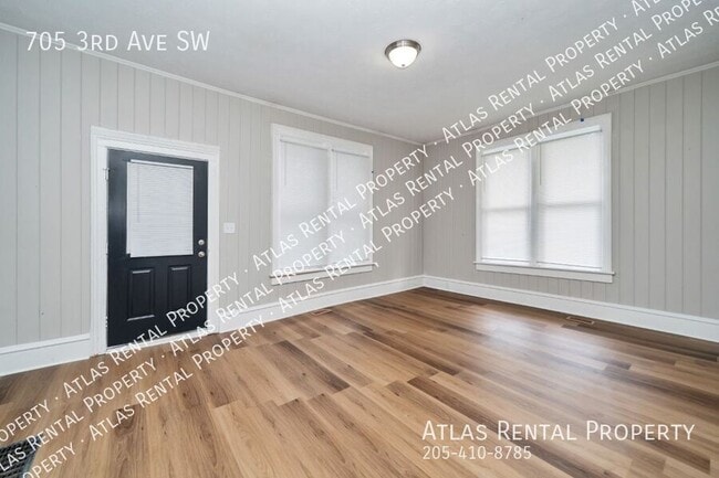 Photo - 705 3rd Ave SW