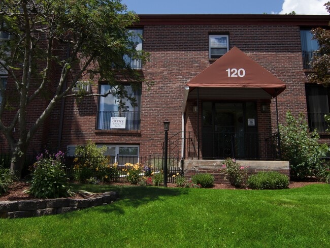 Churchill Court - Churchill Court