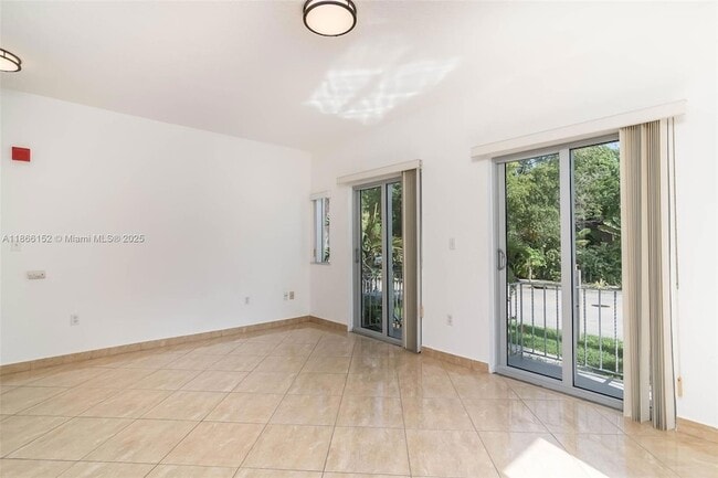 Photo - 694 NE 76th St Unidad 2