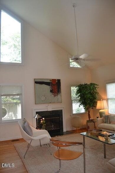Photo - 311 Columbia Pl E