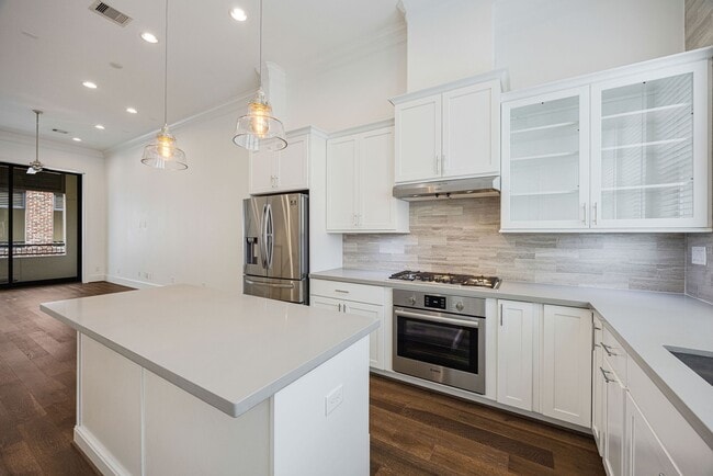 Photo - 2715 Maxroy St