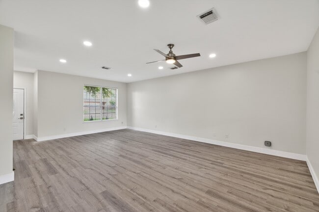 Photo - 918 Ivycroft Ln