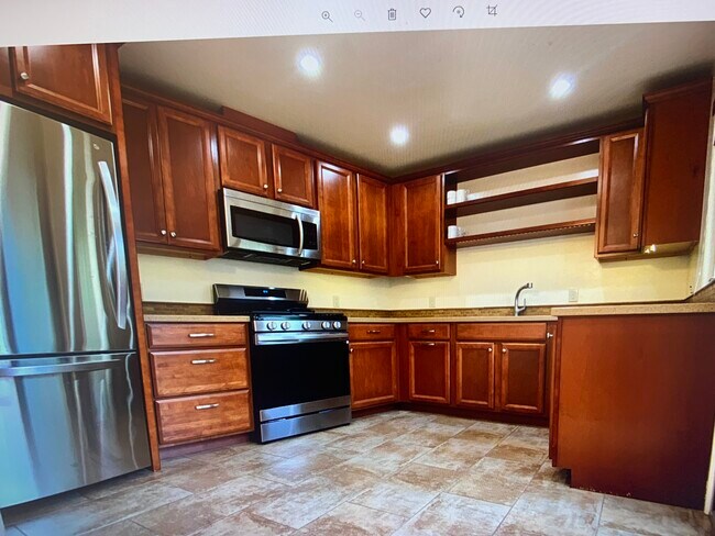 Photo - 1048 Myrtle Way