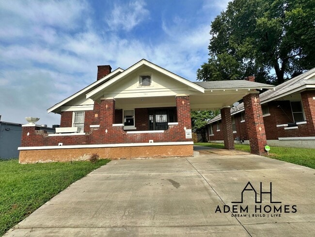 Building Photo - Recently Renovated Brick Home Minutes Away...