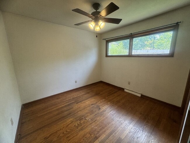 Photo - 1906 E Maxwell Ln