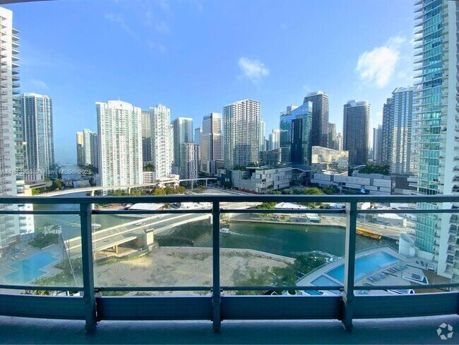Building Photo - 90 SW 3rd St Unit 2401 Rental