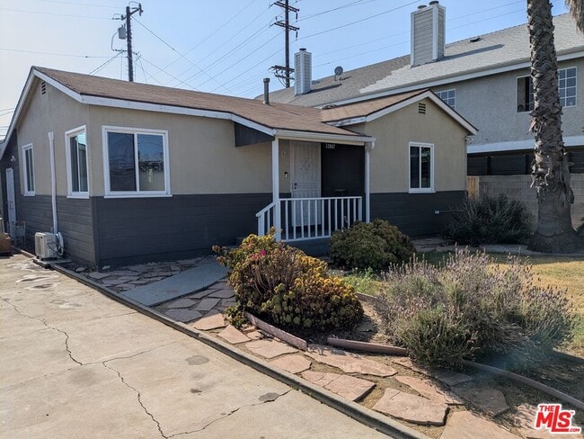 Photo - 12507 Yukon Ave Casa