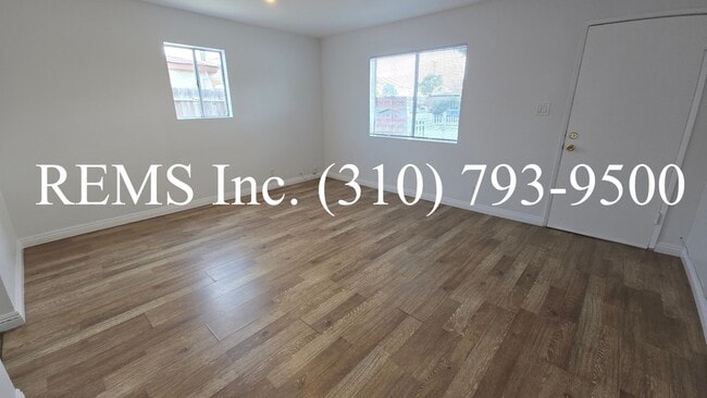 Photo - Detached Front House with Laundry Hookups and Garage Parking Unit 40