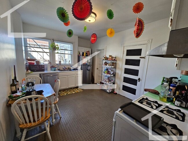 Photo - Nice 3 bed in Allston......