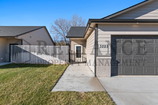 Building Photo - 3225 N Cedar Downs Ln