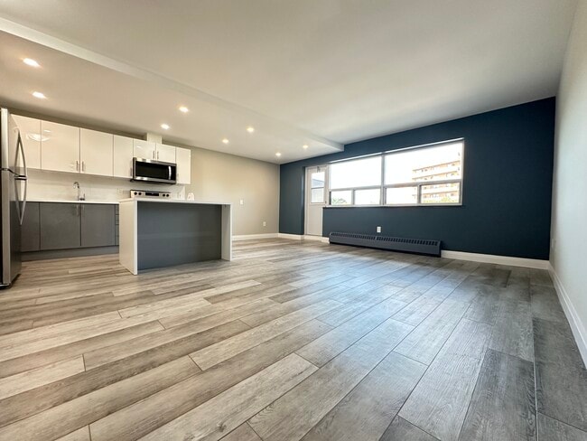 Building Photo - 483 Linwell Road