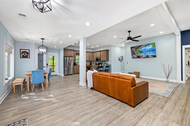 Photo - 930 Loring Mill Rd